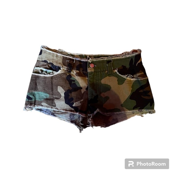 super rare 1990s TRIPP NYC camo shorts - Picture 2 of 3